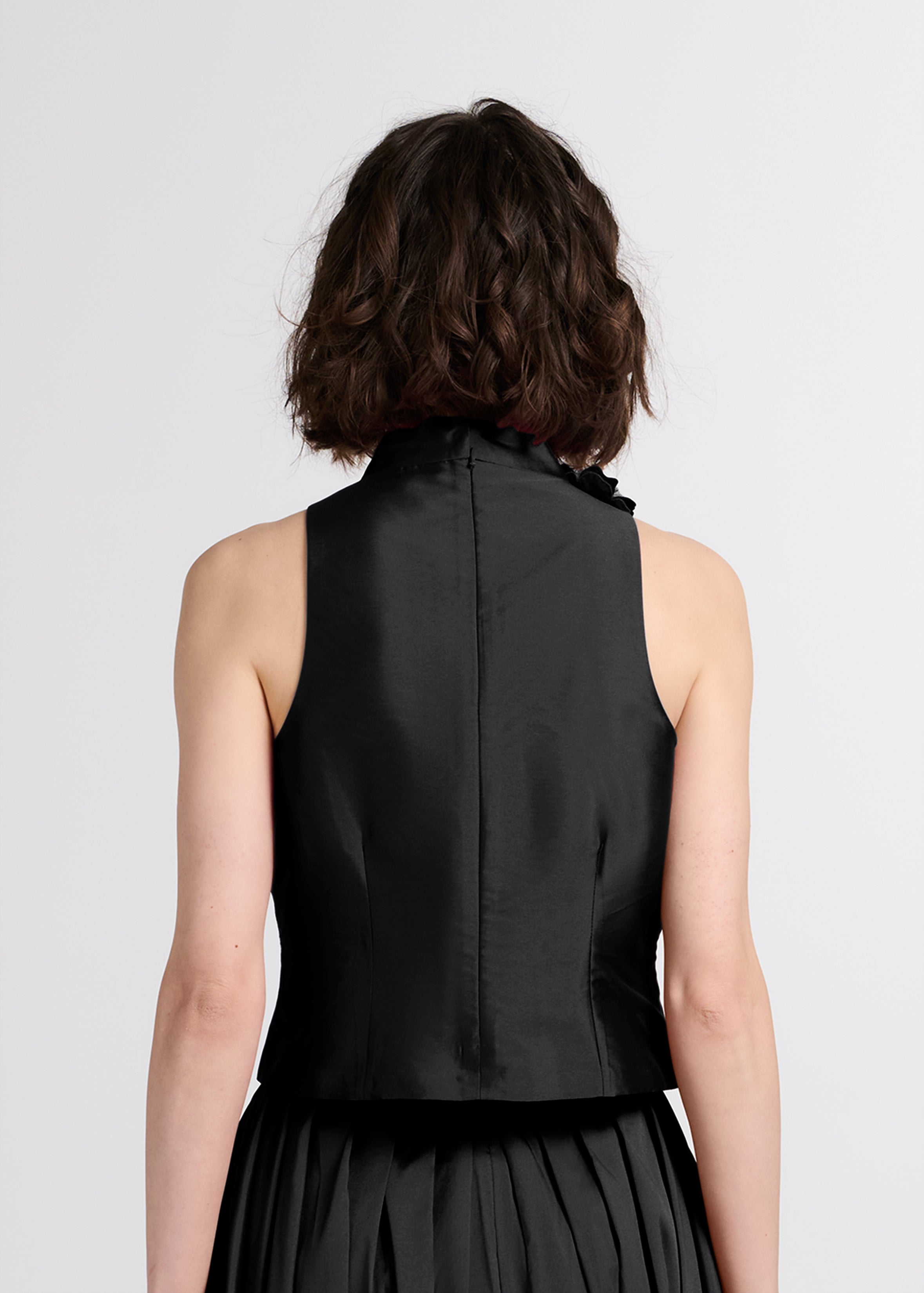TAFFETA 3D APPLIQUÈ FLORAL SHELL BLACK