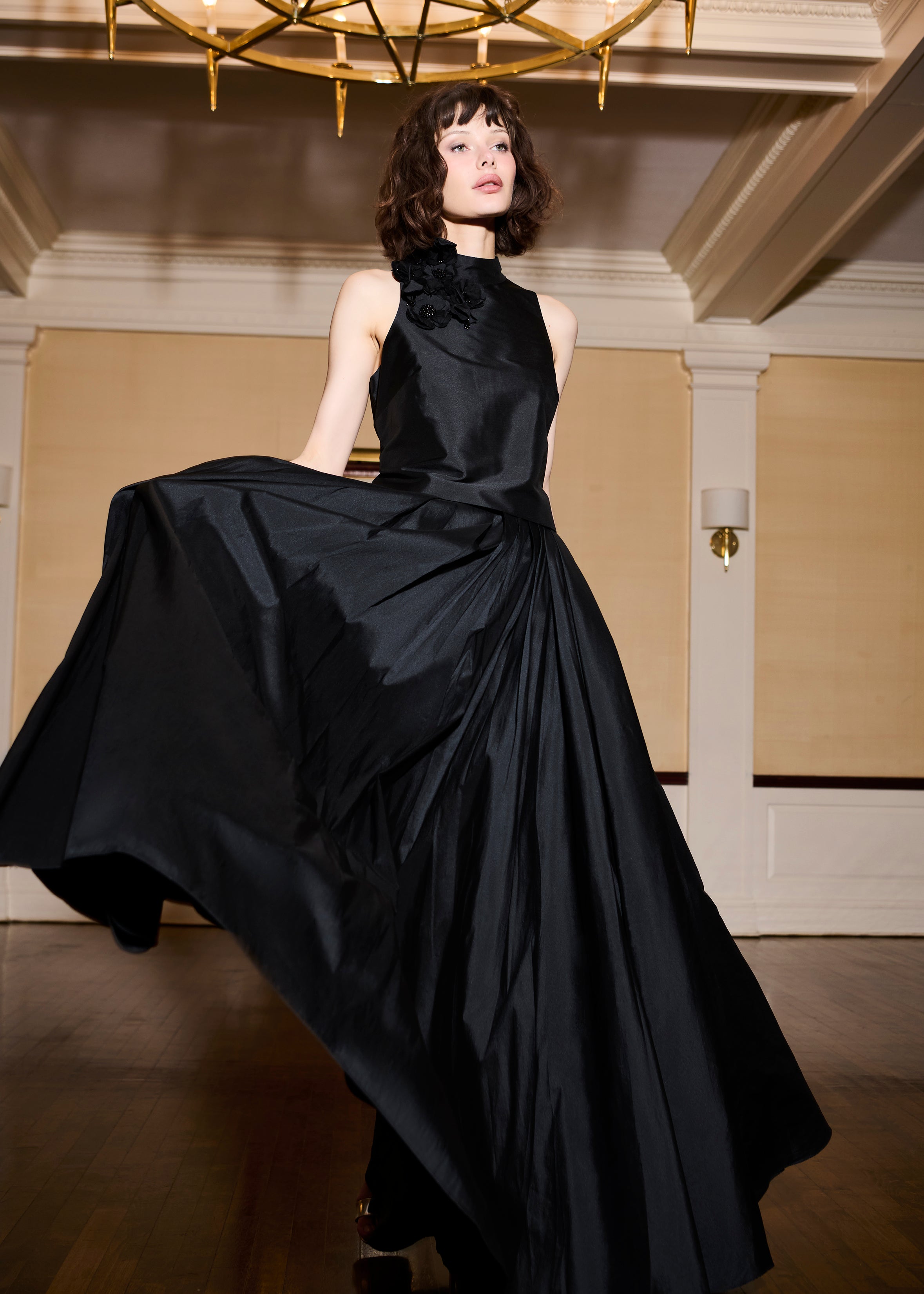 TAFFETA 3D APPLIQUÈ FLORAL SHELL BLACK