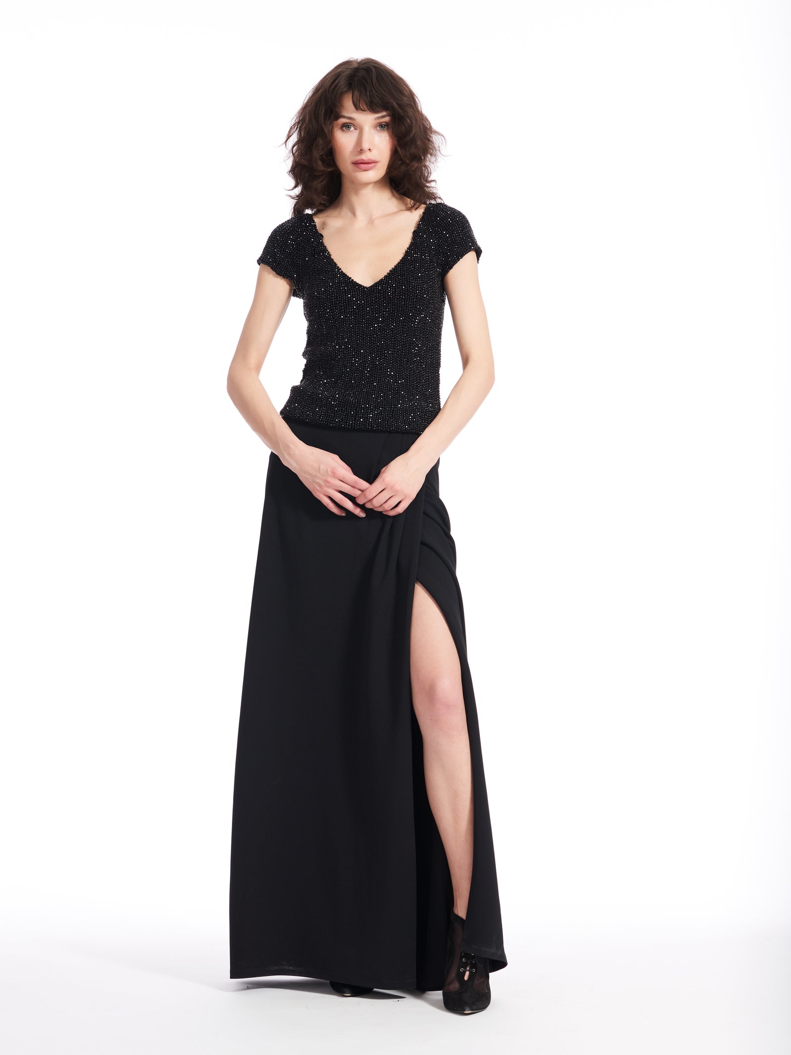 Emily STRETCH PEARL BEADED V-NECK TOP BLACK | Emily Shalant