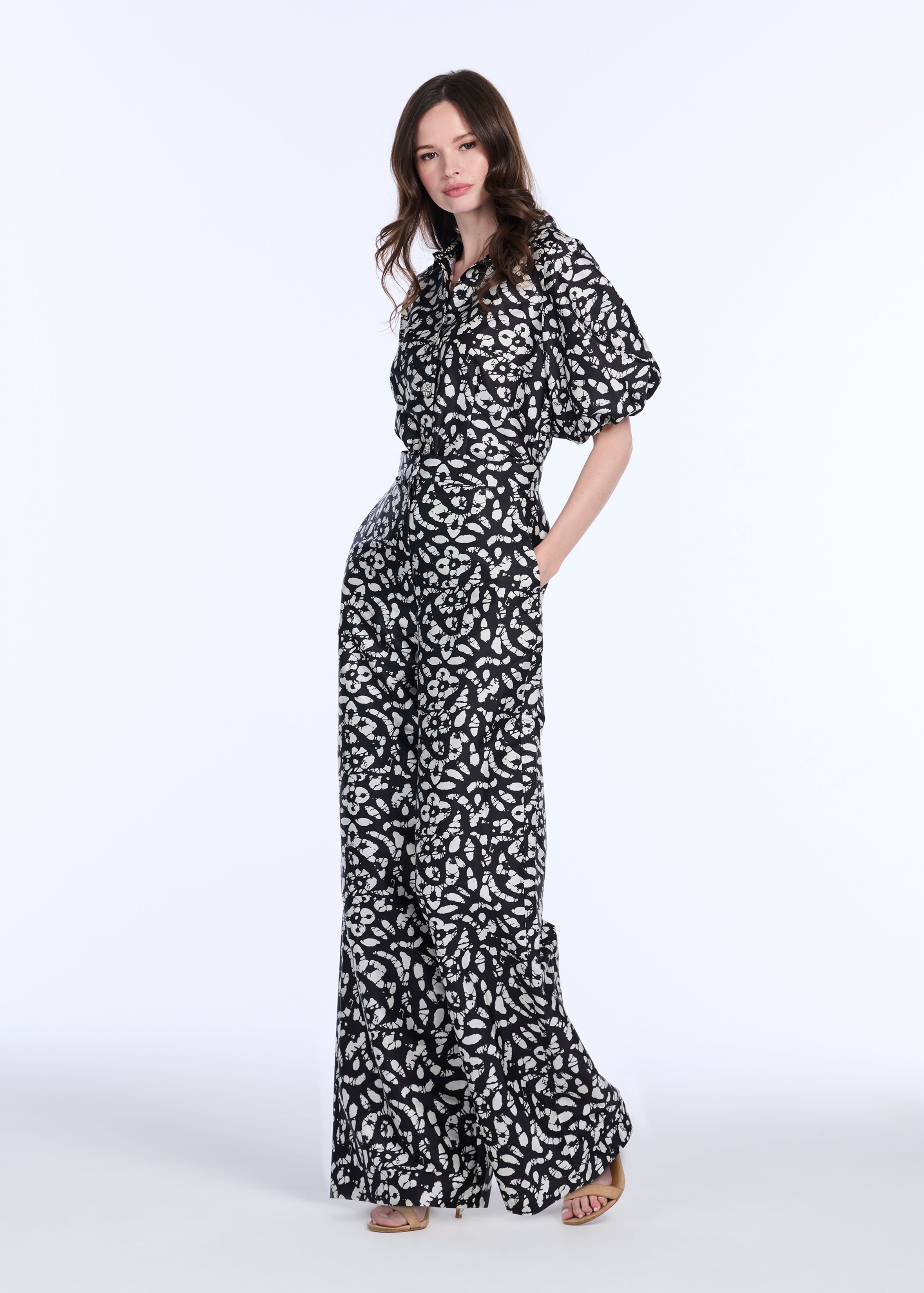 TAFFETA GRAPHIC ANIMAL PRINTED PUFF SLEEVE BLOUSE