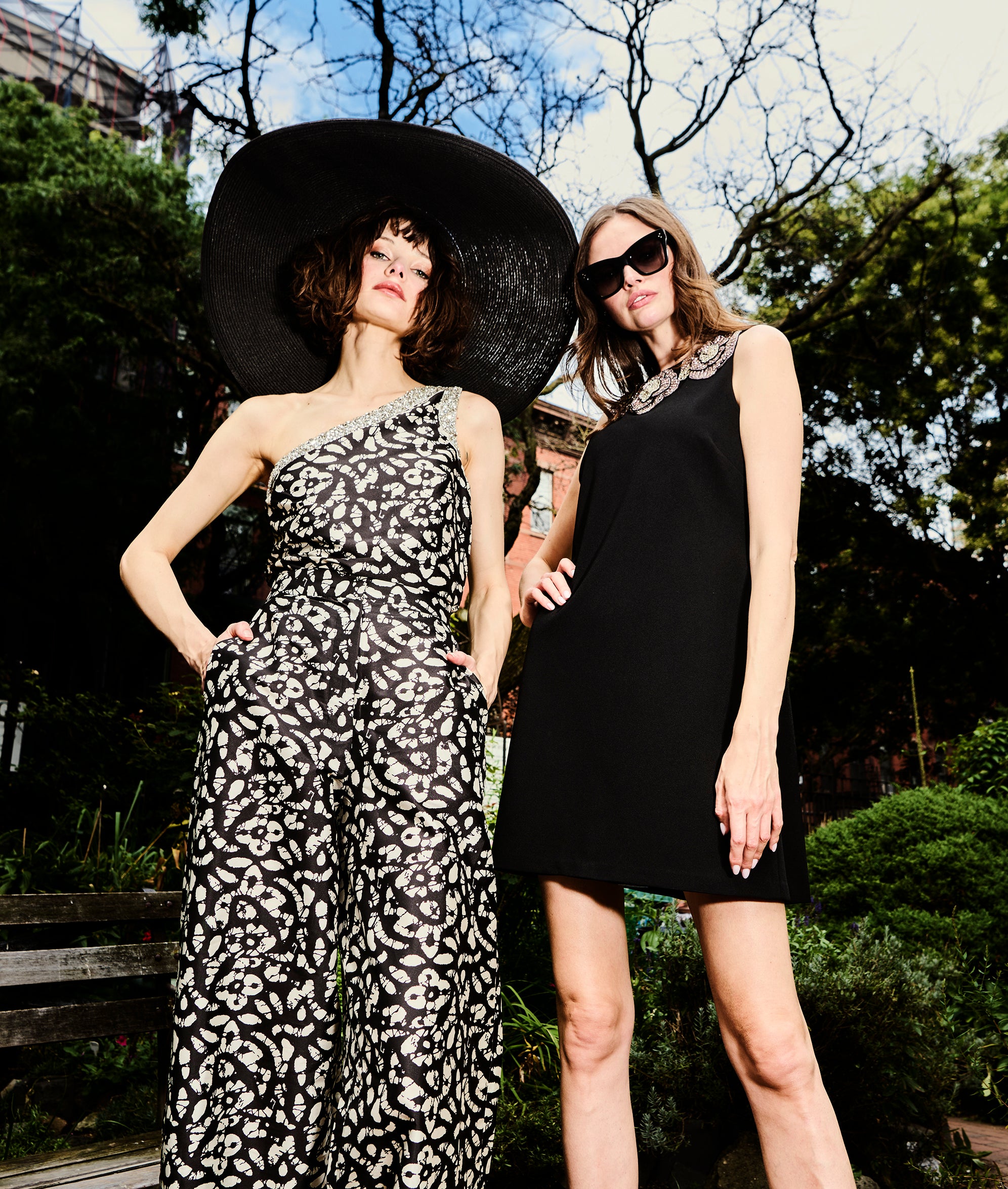 CRYSTAL FLORAL NECK SHIFT DRESS BLACK