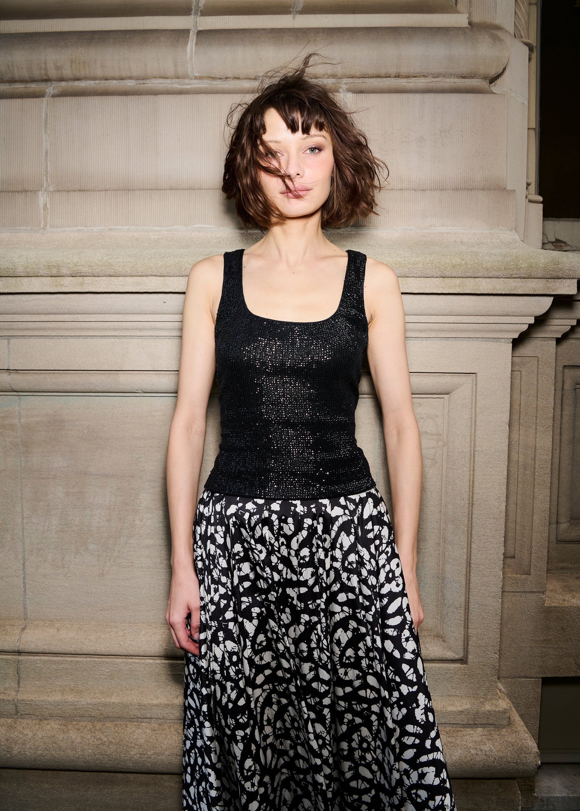 STRETCH SEQUIN SCOOP NECK TANK