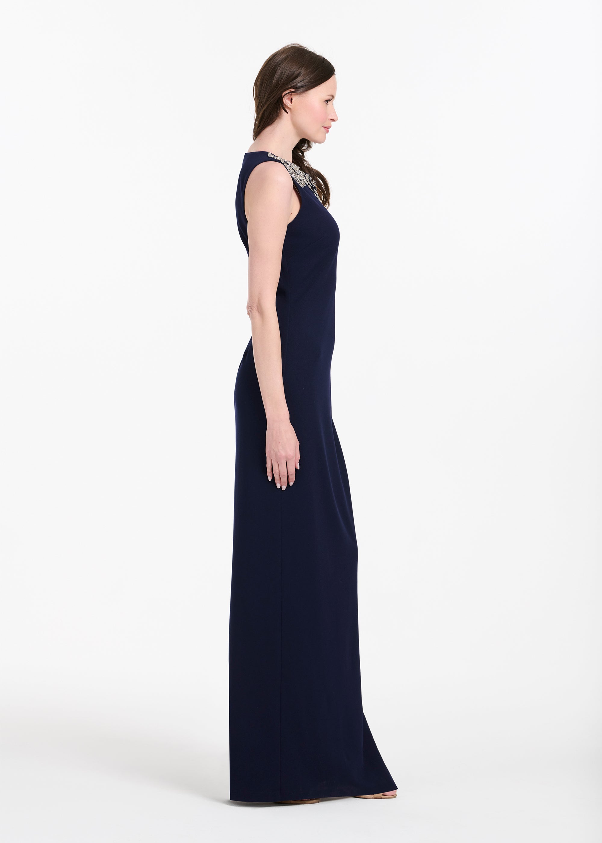 CRYSTAL FLORAL NECK GOWN NAVY