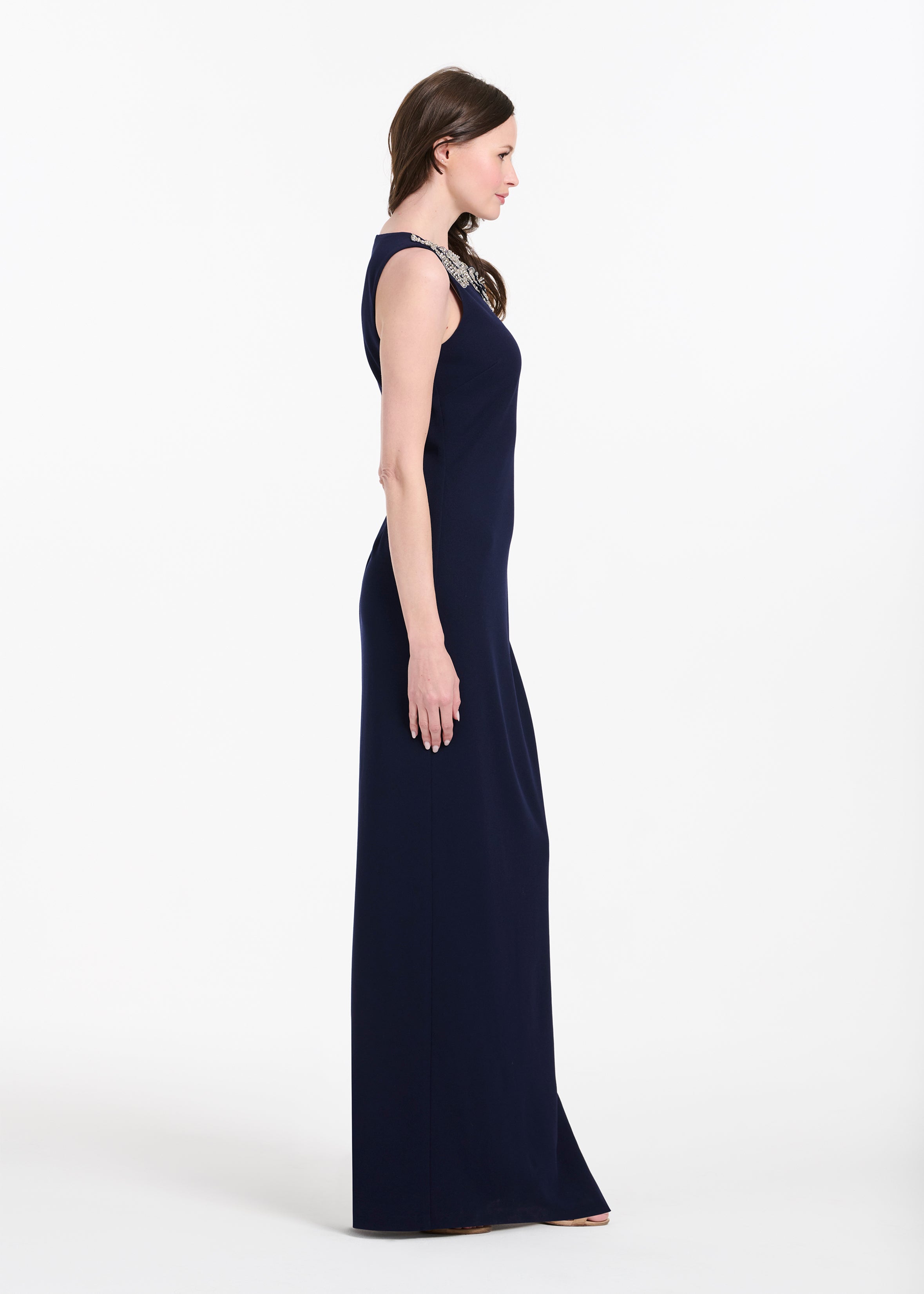 CRYSTAL FLORAL NECK GOWN NAVY