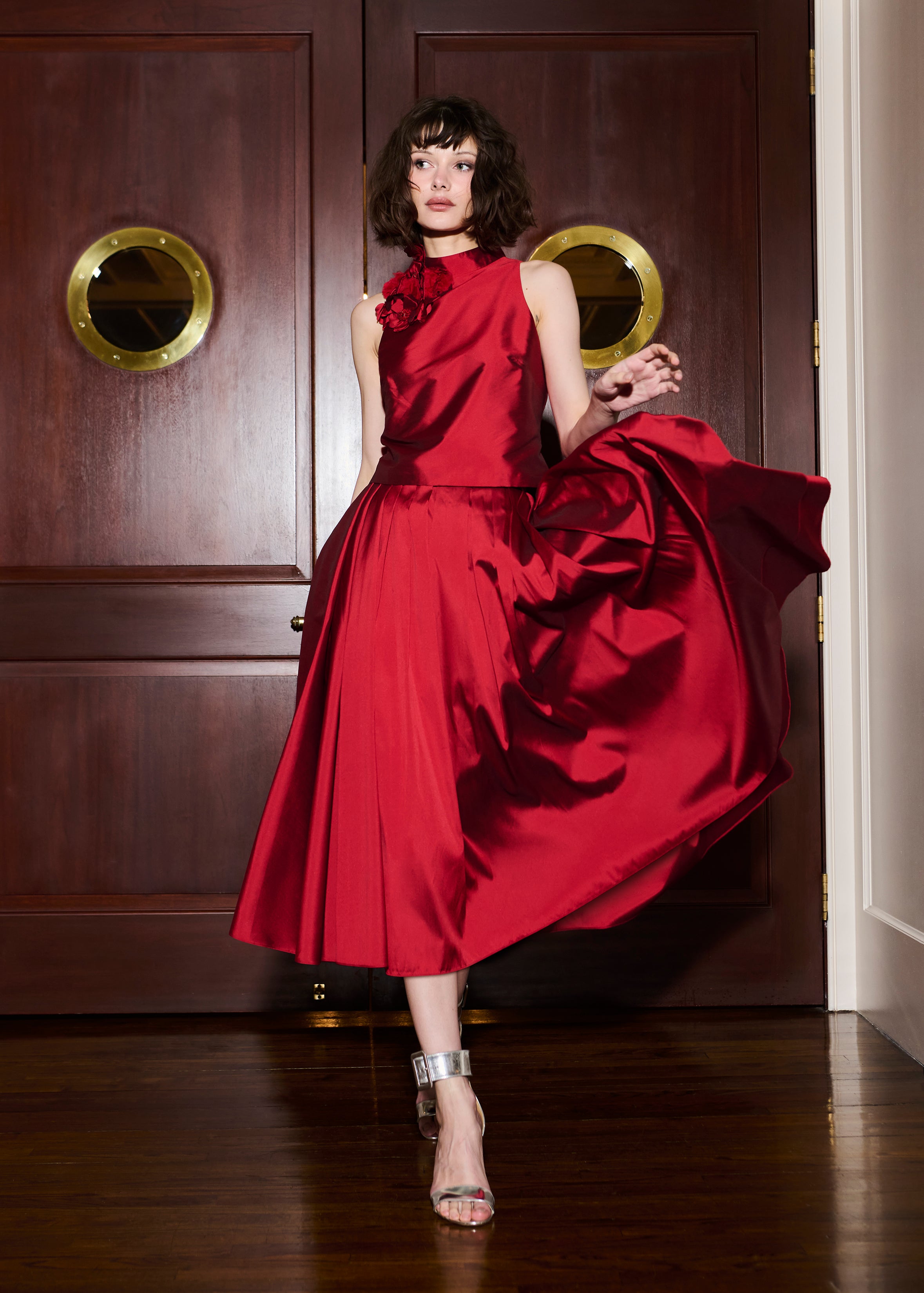 TAFFETA 3D APPLIQUÈ FLORAL SHELL RED