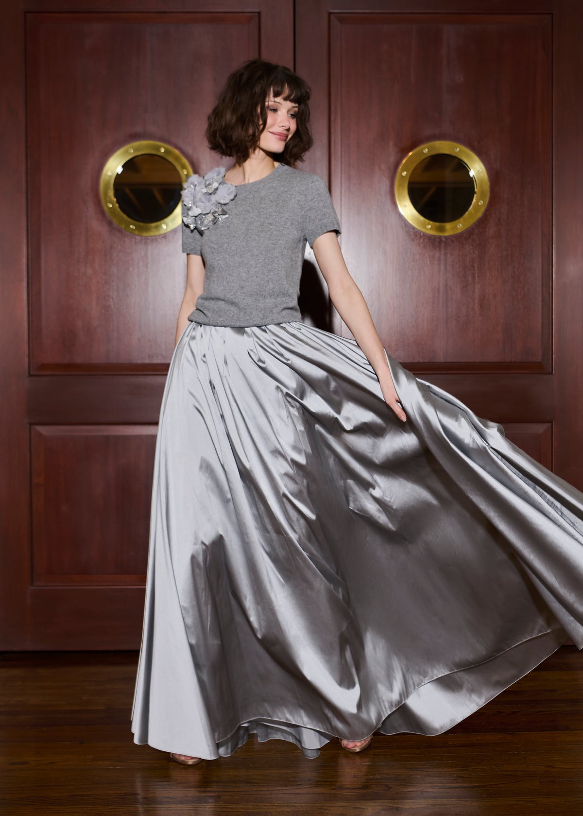 Cashmere Short Sleeve Sweater With Silk Flowers Silver