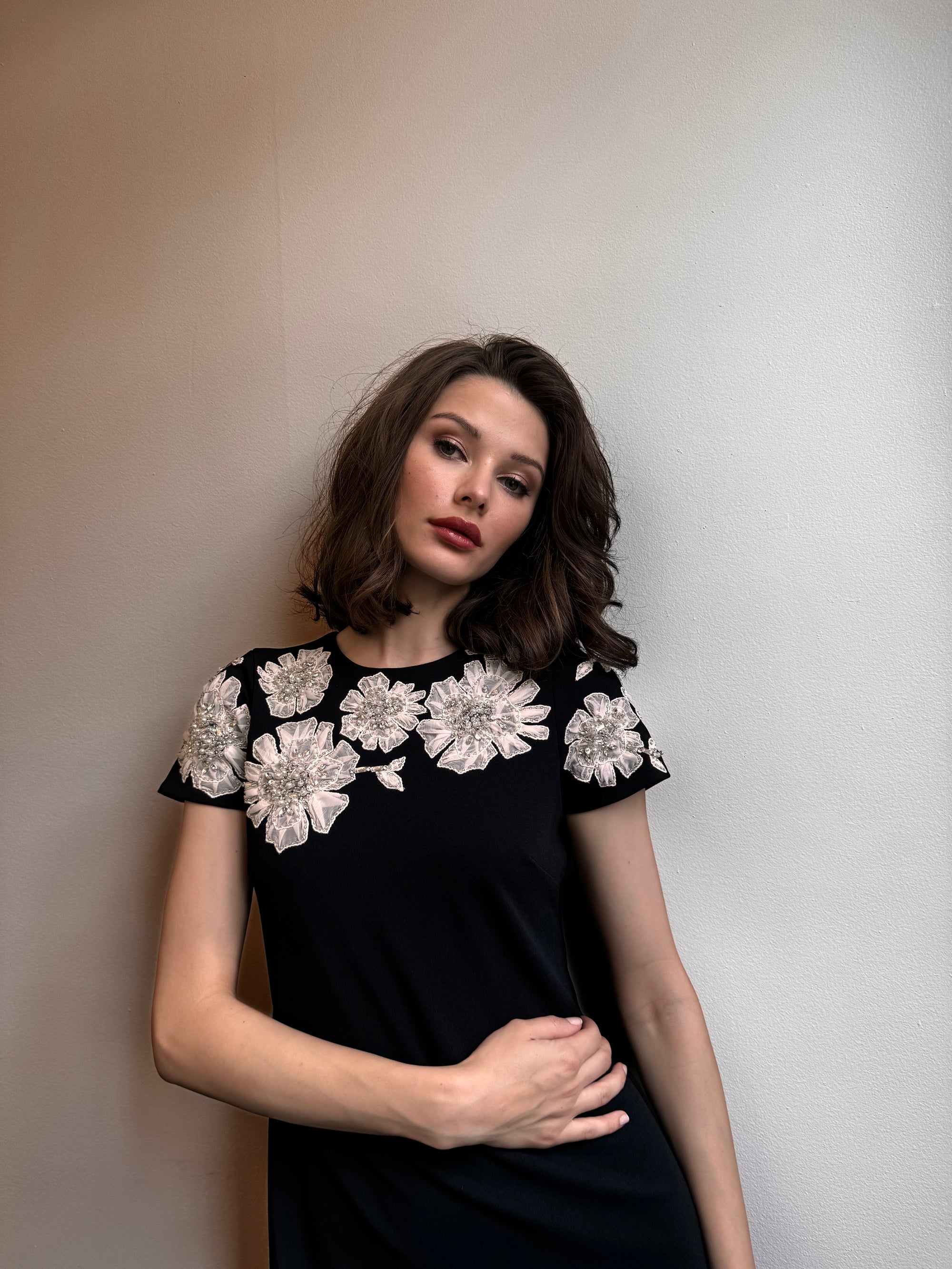 CREPE FLORAL APPLIQUE MINI A-LINE DRESS BLACK/IVORY 4 / BLACK/IVORY
